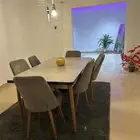 طاولة طعام