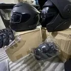 خوذه دراجه ناريه معاها سماعه و قلفز كلها جديده