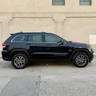 جيب جراند شيروكي 2020 أسود ملكي سعودي نظيف