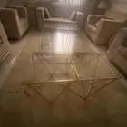 طاوله كبيره وأربعه خدمه