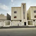 للبيع شقه علويه بسطح خاص ومشب268م بأحد رفيده