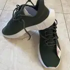 حذاء رياضي للبيع