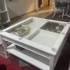 طاولة و ارفف بالجملة الاتنين a table and a bookshelf