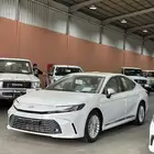 تويوتا كامري 2025 بنزين LE ابيض