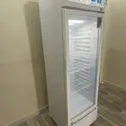 ثلاجه عرض شبه جديده للبيع