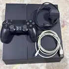 بلايستيشن 4 (1 تيرا ) مع كنترولر وسلك شحن طول متر تقريبا