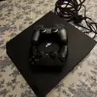 سوني 4 يعمل بحاله جيده مع 2يد تحكم