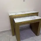 طاوله طقم لون ذهبي مع ابيض