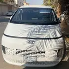 هيونداي ستاريا موديل 2022 بنزين ليس بها حوادث ممشي 95 ألف