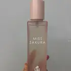 عطر عساف الاصلي مس ساكورا مليان مكو ن من العسل وأزهار العنب