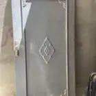 للبيع باب حديد قديم قوي   دريشة وزجاج