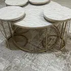 طاوله مع اربع خدمه