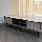 طاولة تلفزيون