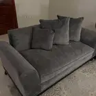 أريكة لون رمادي تكفي شخصين