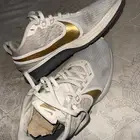 جزمة مشي رياضي نايك zoom strlek مقاس39ونص