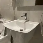 مغسلتين معلقه نظيفه . العدد 2