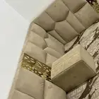 جلسه مساند نظيفه وشبه جديده مع طاولات وفرشه