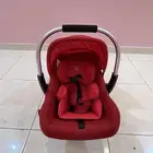 كرسي رضع هزاز للسياره مستعمل ماركة بيبي اوتو
