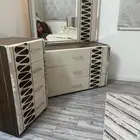 غرفة نوم سرير. تسريحة. شفنيره. كومدينات. دولاب ملابس ك
