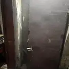 باب حديد ثقيل