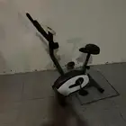 جهاز رياضي وسرير اطفال كلها نظيفة
