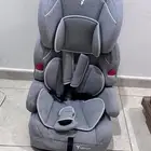 مقعد سيارة للأطفال