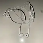 سماعة وسلك شاحن Apple