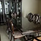 طاولة طعام وملحقاتها