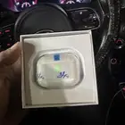 سماعات أبل وشاحن أبل