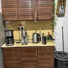 مطبخ كبير نظيف للبيع مع الحوض رخام