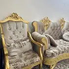 كنب خشب للبيع مع الستائر