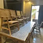 طاولة طعام خشبية كبيرة