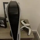 سوني فايف مع يدينه نظيف