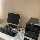 جهاز كمبيوتر. لوحة مفاتيح. هارد ديسك