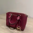 شنطة مايكل كورس