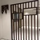 بارنشن خشبي وعلاقه