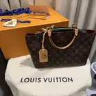 للبيع شنطة ماركة LV شبه جديده