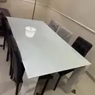 طاولة طعام شبه جديده