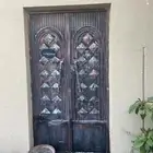 باب حديد ثقيل