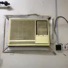 للبيع ثلاث مكيفات طنين نظيف مع مكتب وغساله