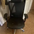 كرسي متحرك ودوار حاله ممتاز بس اليد خرب على السوم بدون بخس