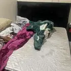 سرير كبير وسرير فردي وخزانة ملابس