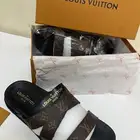 للبيع احذيه لويس فيتون جديد لام يستخدم مع اعرضهم كامله