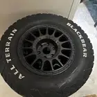 جنوط بلاك رينو مقاس 17 مع كفرات حجريه