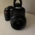 للبيع  كاميرا Nikon D3100 مع عدسة 55mm-18 كاميرا