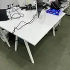 للبيع  مكتب إيكيا أنيق باللون الأبيض بحالة ممتازة