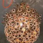 ثريات ولوحات للبيع
