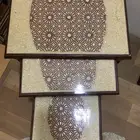 طاولات.