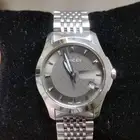 ساعه جوتشي نسائي شبه جديده