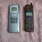 اثنين جوالات نوكيا وسمنس بحالتها ولا يوجود شاحن لها